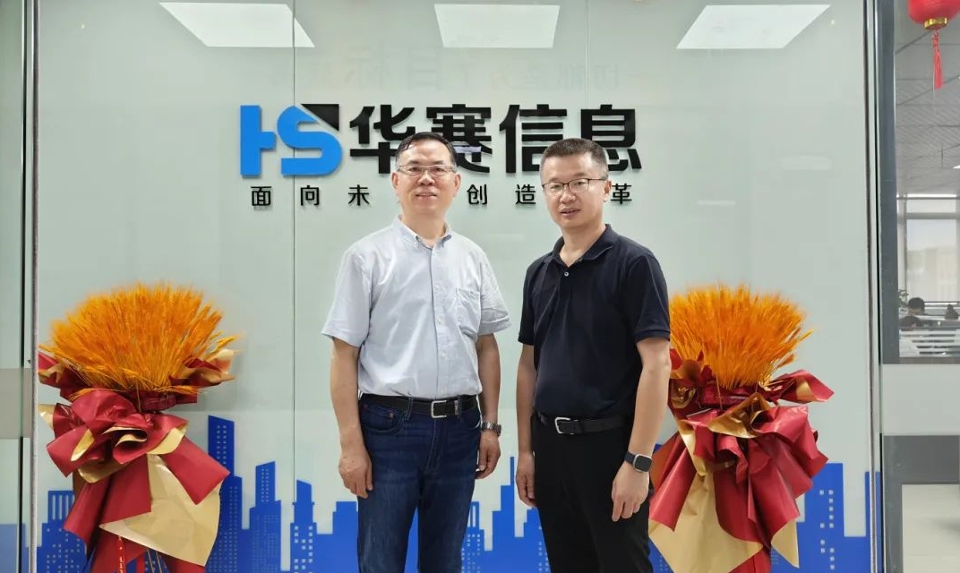 中國城市公共交通協(xié)會(huì)城市停車分會(huì)會(huì)長孫曉波蒞臨無錫華賽指導(dǎo)工作
